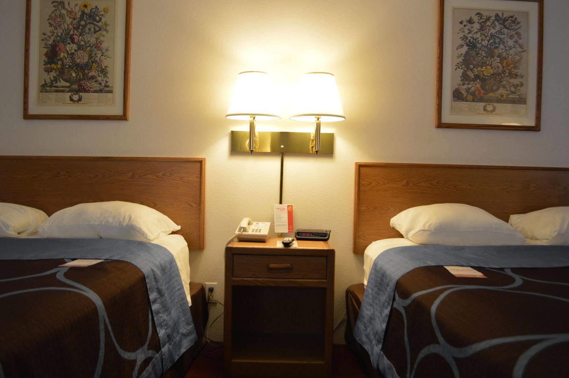 ซูเปอร์ 8 บาย วินด์แฮม พาร์คแรพพิดส์ Hotel Park Rapids ภายนอก รูปภาพ