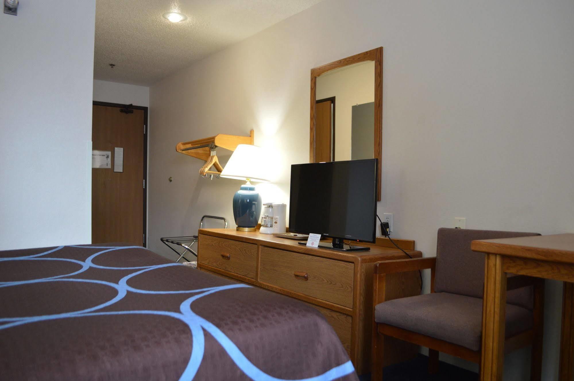 ซูเปอร์ 8 บาย วินด์แฮม พาร์คแรพพิดส์ Hotel Park Rapids ภายนอก รูปภาพ