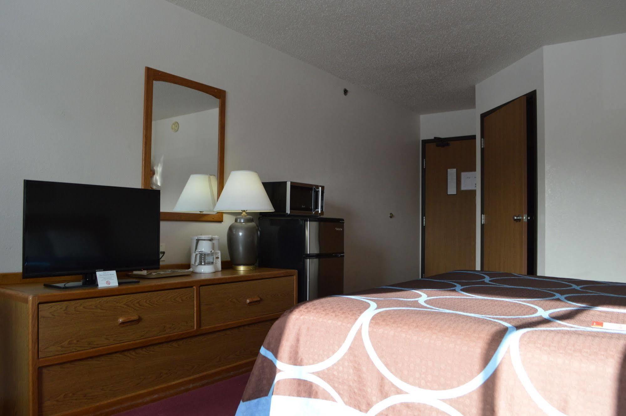 ซูเปอร์ 8 บาย วินด์แฮม พาร์คแรพพิดส์ Hotel Park Rapids ภายนอก รูปภาพ